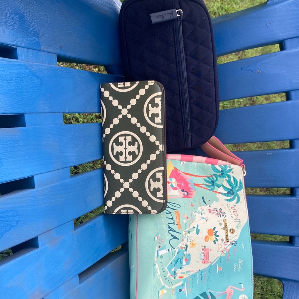 Tory Burch T Monogram Embossed wallet